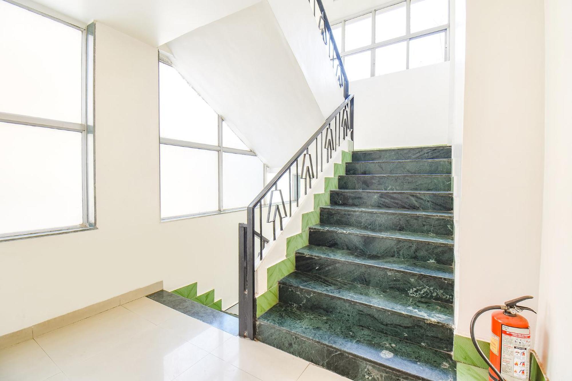 Fabhotel Ananta Sagar - Nr Pheonix Mall ปูเน่ ภายนอก รูปภาพ
