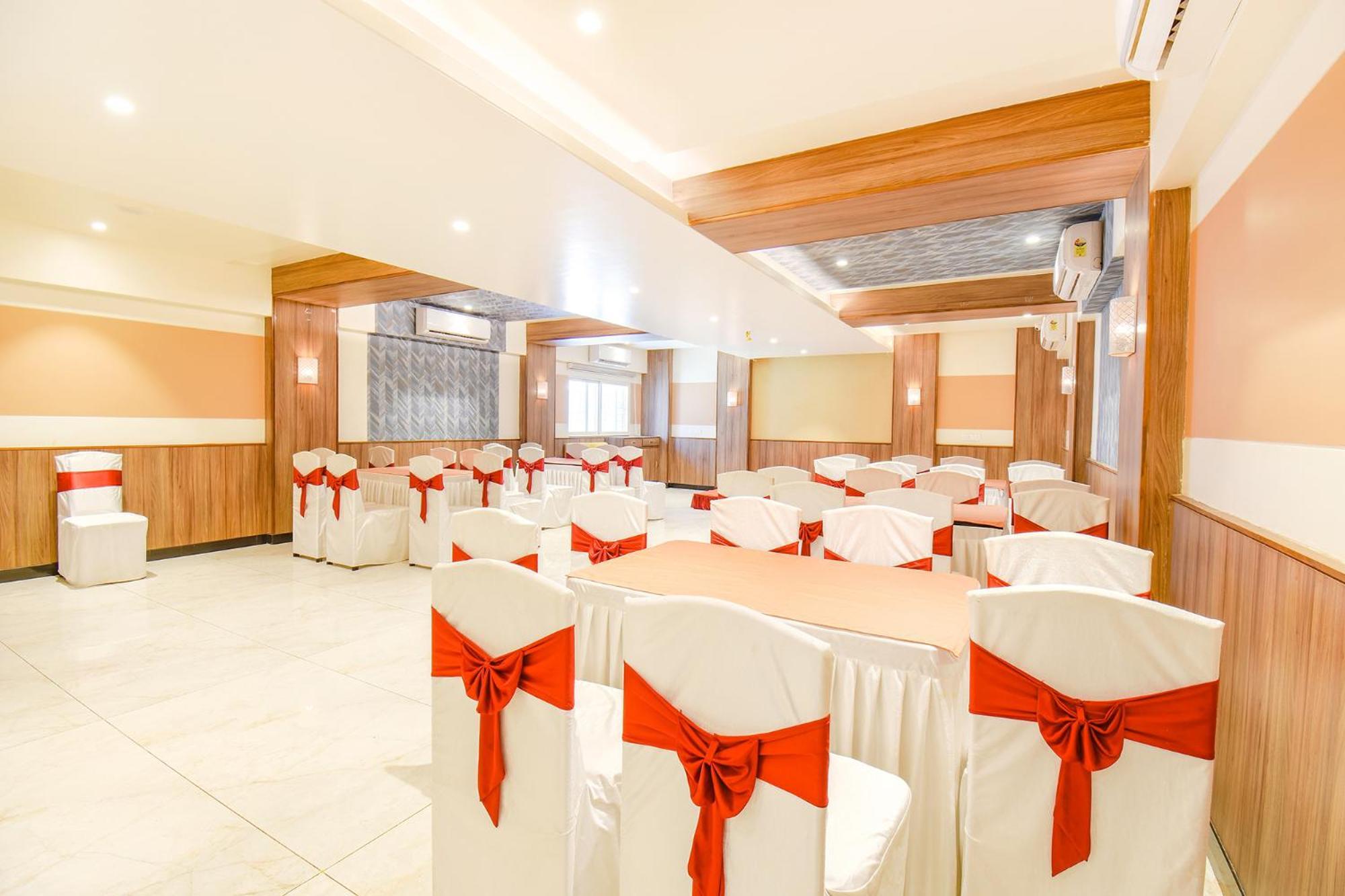Fabhotel Ananta Sagar - Nr Pheonix Mall ปูเน่ ภายนอก รูปภาพ